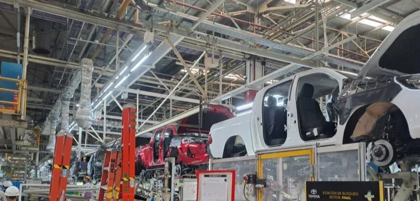 Toyota prepara en Zárate la llegada de la Hilux 100% eléctrica