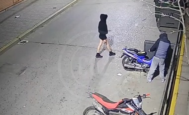 [VIDEO] El COZ frustró el robo de una moto y aprehendió a una pareja 