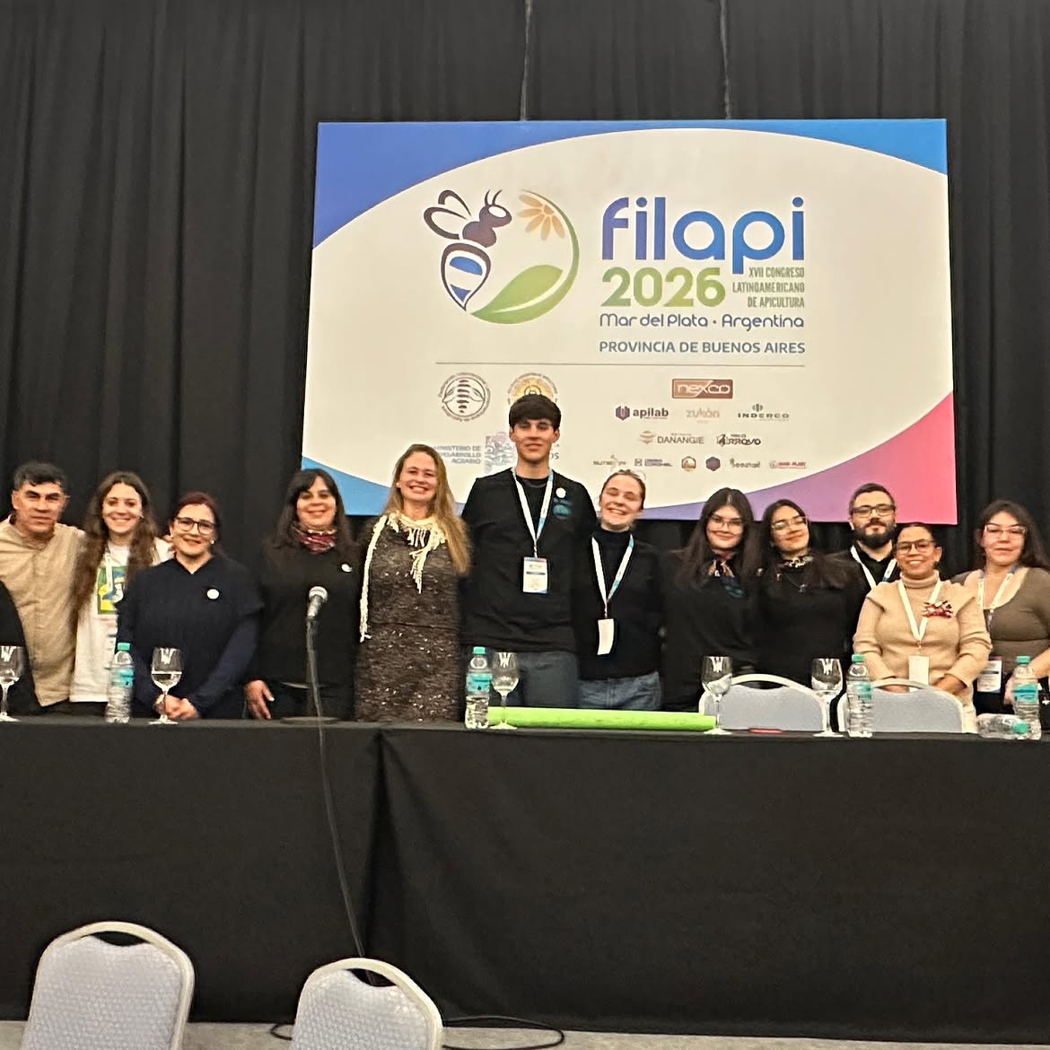 Alumnos de la Escuela Agraria El Tatú llevaron sus trabajos de apicultura a un congreso internacional