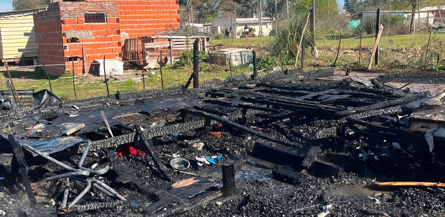 Voraz incendio dejó pérdidas totales en una vivienda de Zárate