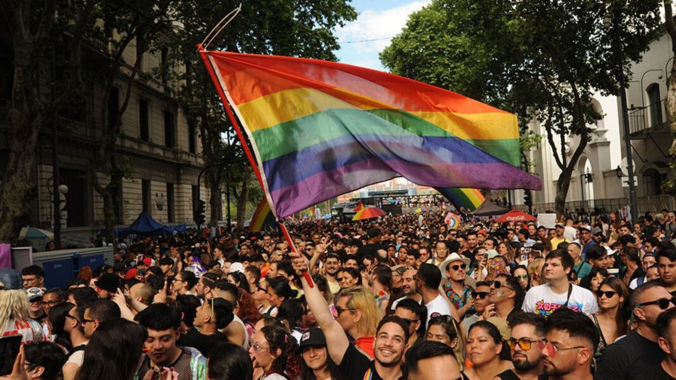 La Marcha del Orgullo desafía las restricciones por la visita del Papa y mantiene su fecha