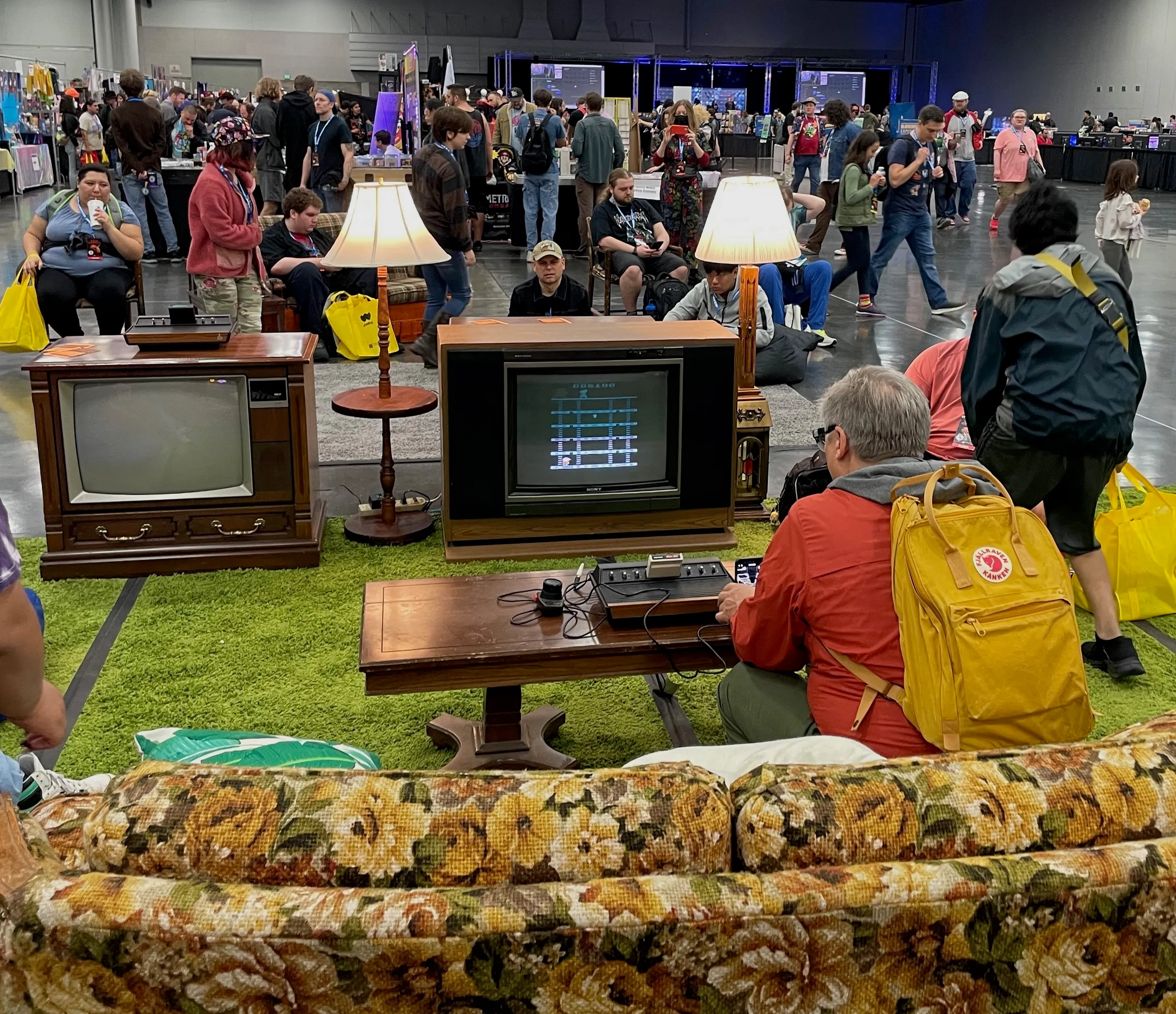 Zárate acogió la séptima Expo Retro Way, reuniendo a más de 600 visitantes en el espacio Negro de la Riestra