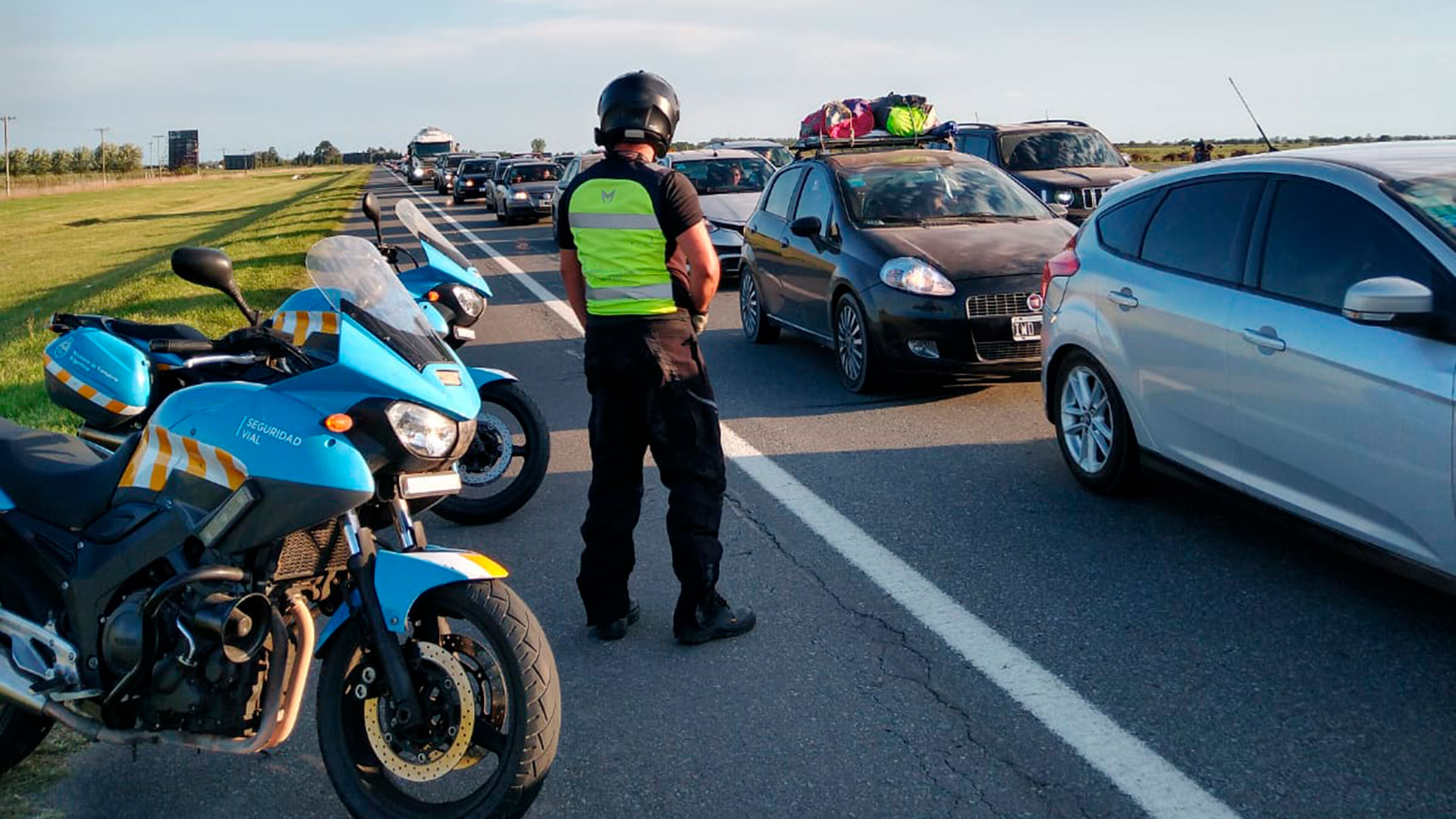 La avivada sale cara: sancionan a casi 2.200 conductores por circular por la banquina o llevar la patente adulterada