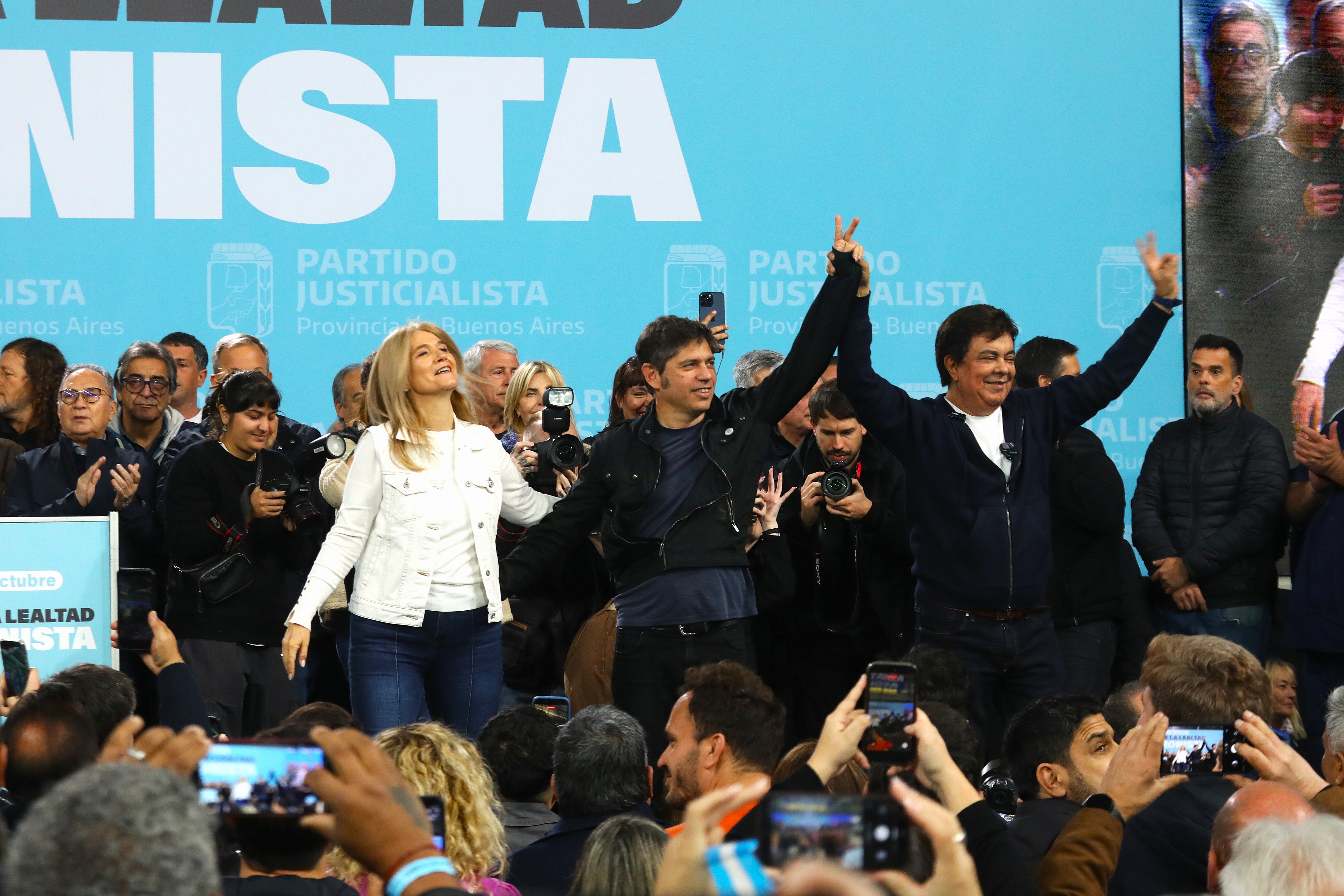  Axel Kicillof y Fernando Espinoza encabezaron un acto multitudinario en el Día de la Lealtad Peronista 