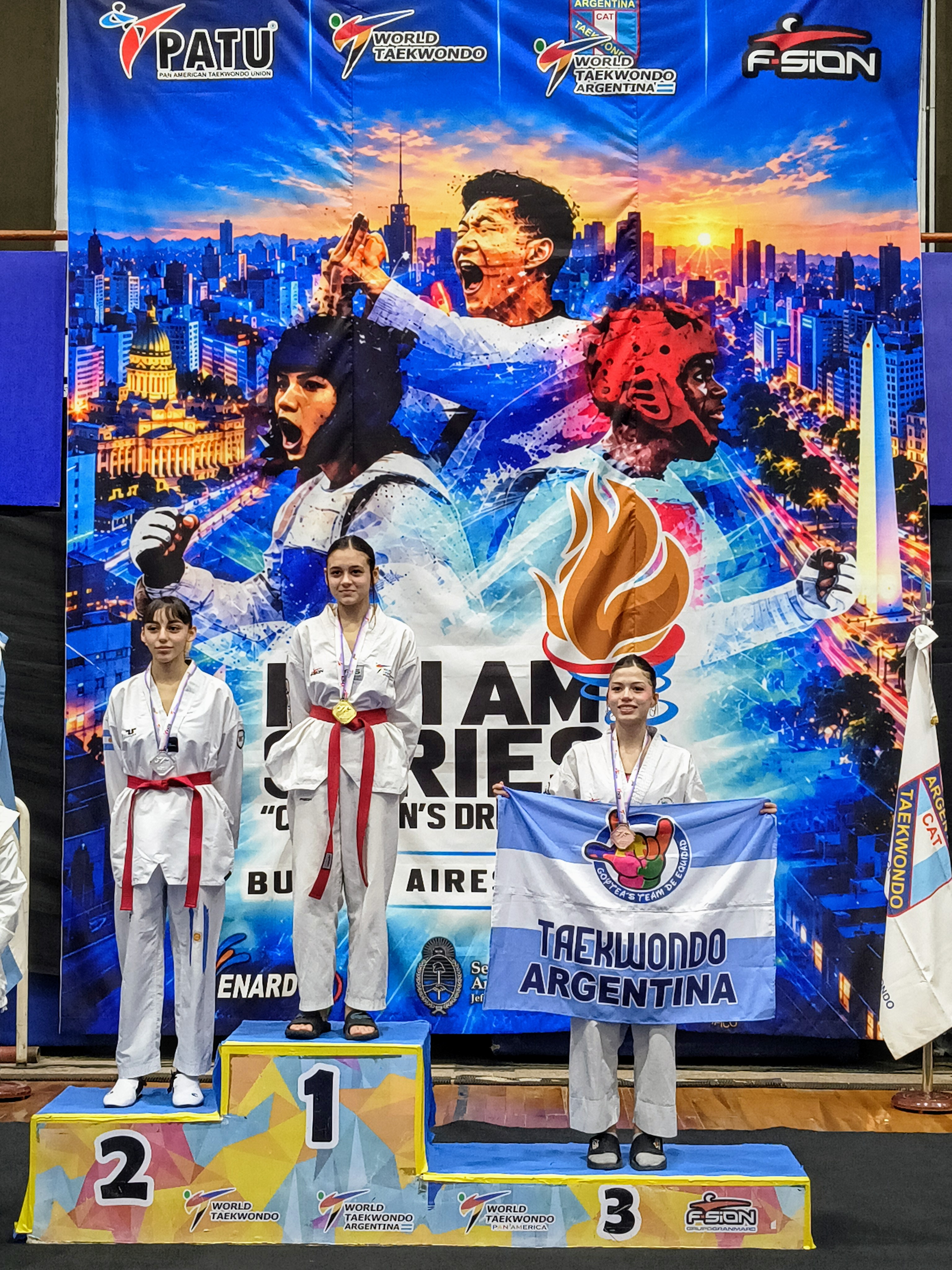 Luana Álvarez ganó el oro y Yunmukwan sumó medallas en una competencia internacional de taekwondo