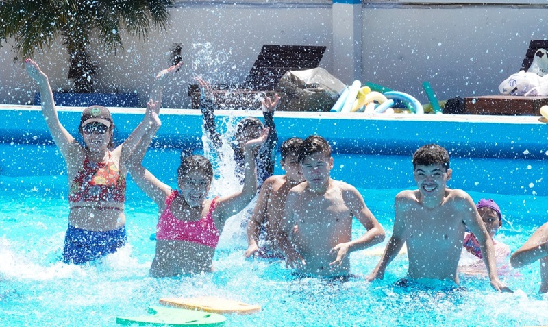 El intendente Matzkin visitó la colonia inclusiva de verano