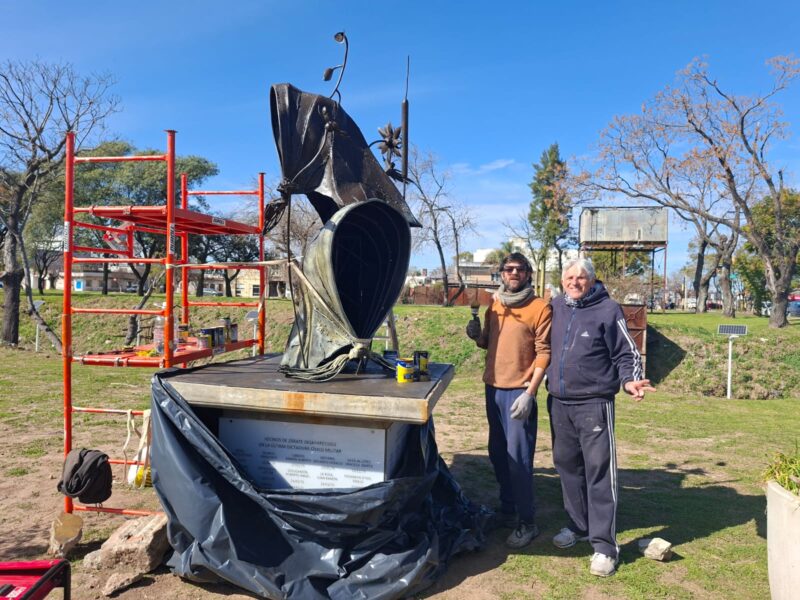 Memoria viva: finalizaron la escultura en honor a los desaparecidos y a las Abuelas de Plaza de Mayo