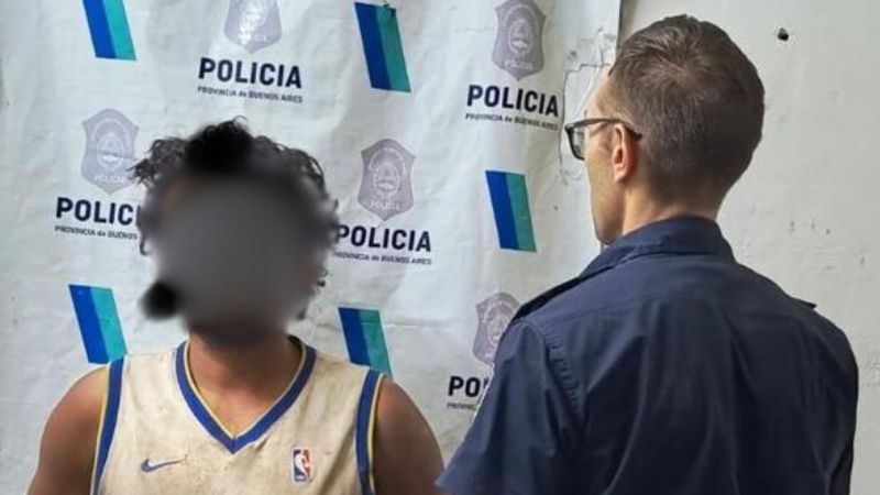 Un hombre en situación de calle mordió a un policía