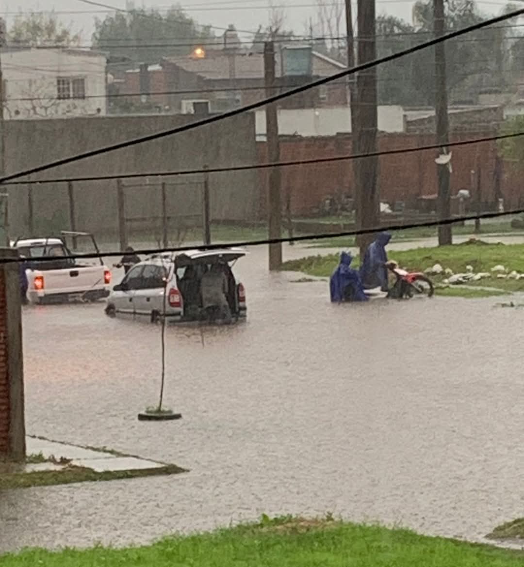 Zárate colapsó bajo el agua: más de 260 mm en pocas horas, barrios aislados y despliegue federal